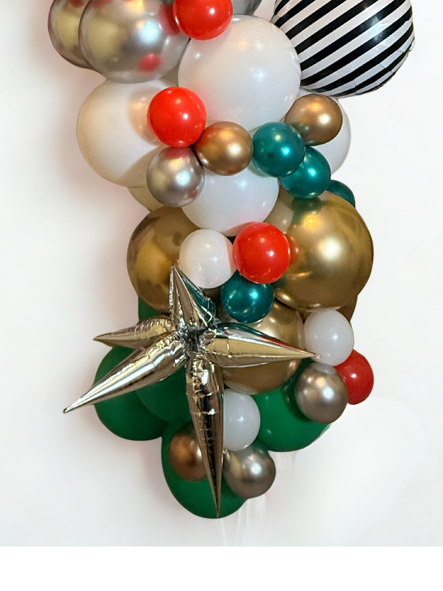 Classic Christmas DIY Balloon Garland Kit | Festive Holiday Party Decor