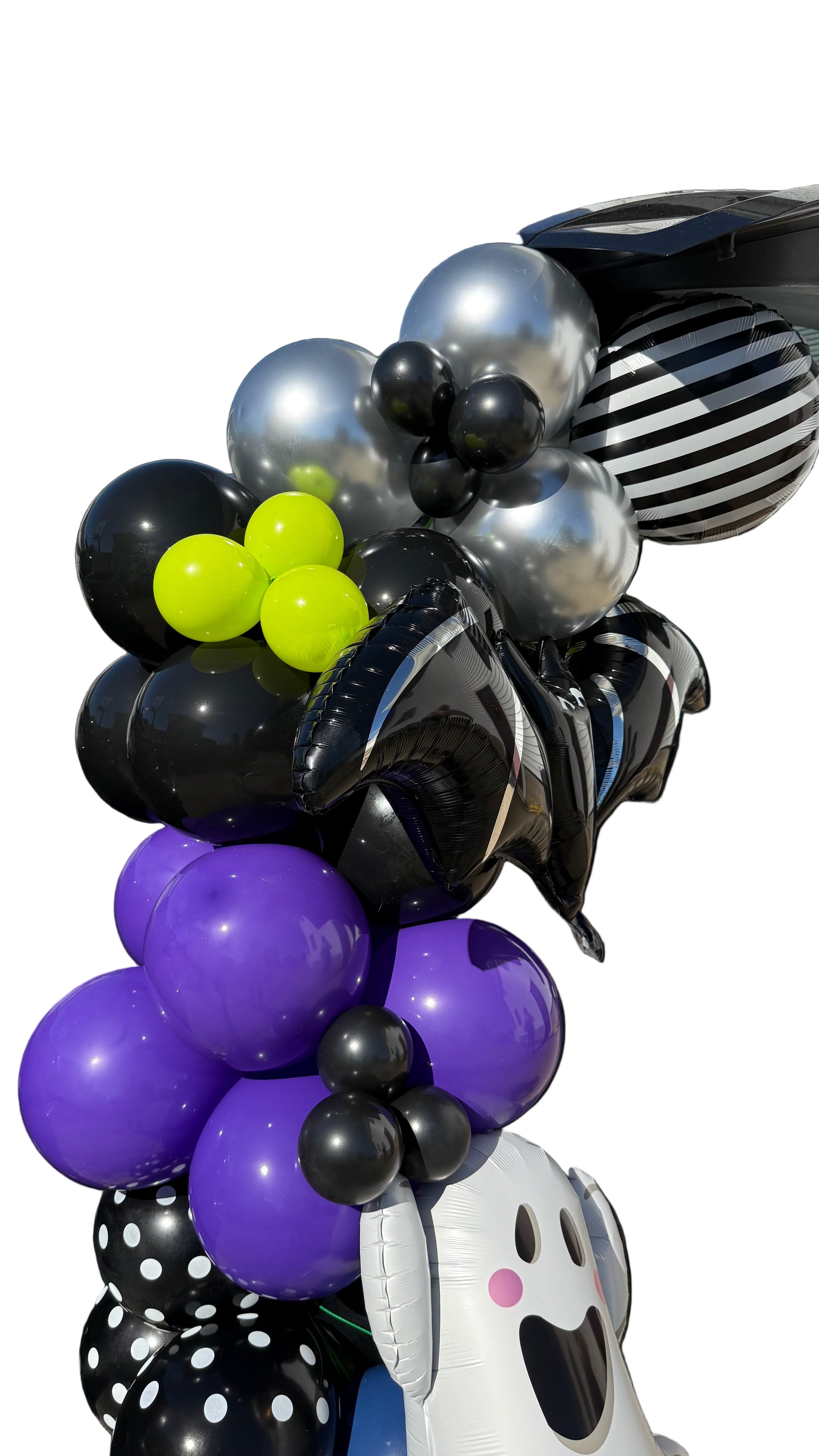 Trunk or Treat display with balloons and a ghost balloon on a car.