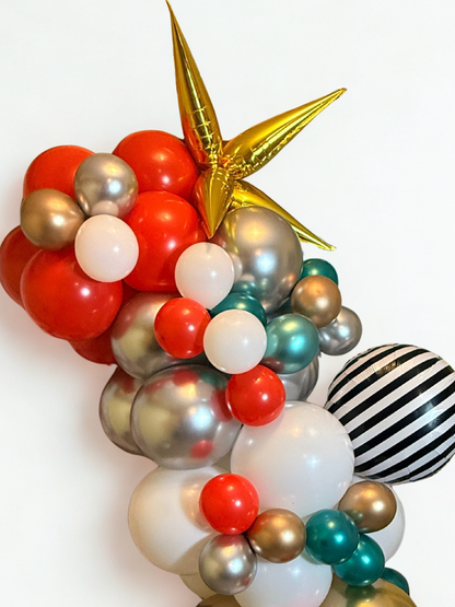 Classic Christmas DIY Balloon Garland Kit | Festive Holiday Party Decor